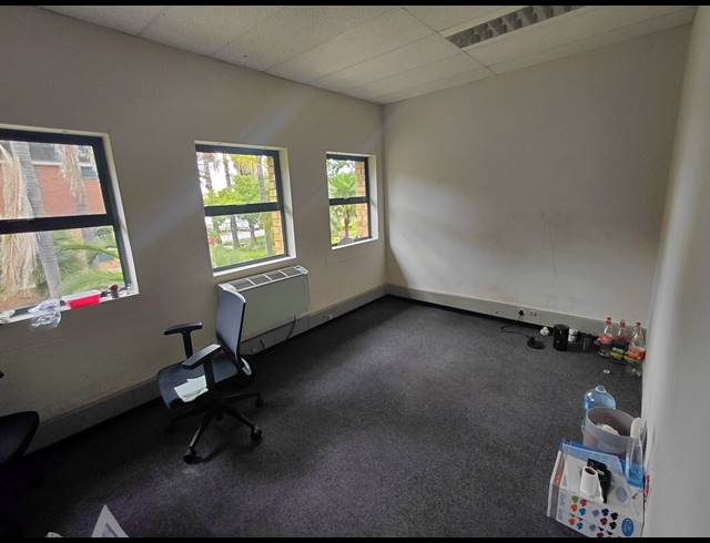 686M² OFFICE TO LET IN RANDJESPARK